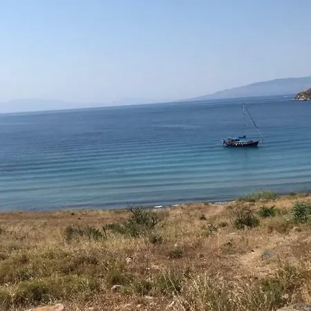 Deniz Kenarında Geniş Bahçeli Muhteşem Yazlık *