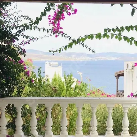 Deniz Kenarında Geniş Bahçeli Muhteşem Yazlık * Bodrum