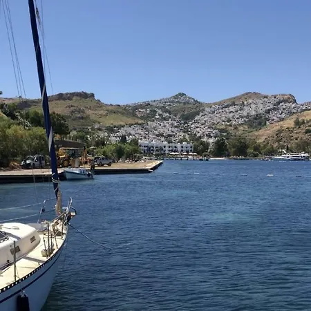 Deniz Kenarında Geniş Bahçeli Muhteşem Yazlık Villa Bodrum