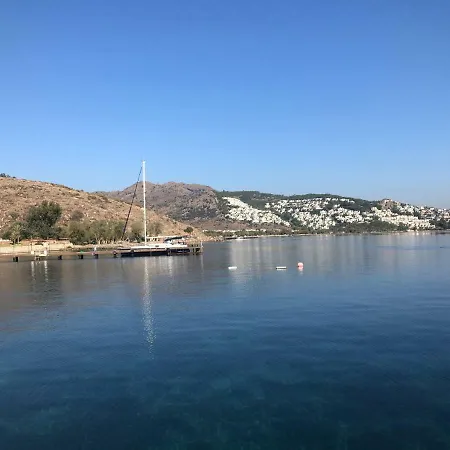 Deniz Kenarinda Genis Bahceli Muhtesem Yazlik Villa Bodrum