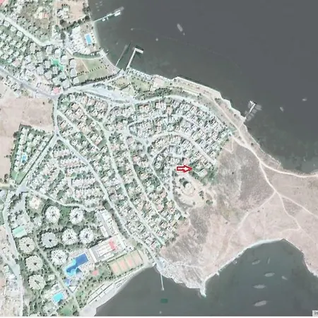 Deniz Kenarinda Genis Bahceli Muhtesem Yazlik Villa Bodrum