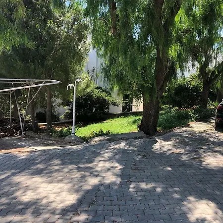 Deniz Kenarinda Genis Bahceli Muhtesem Yazlik Villa Bodrum