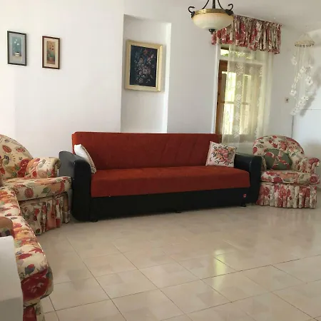 Deniz Kenarinda Genis Bahceli Muhtesem Yazlik Villa Bodrum